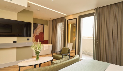 The Wings Premium Room