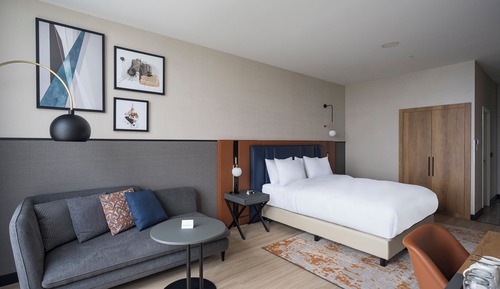 Standard Room, 1 Queen Bed, City View
