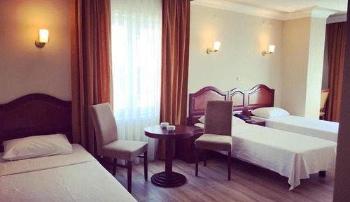 Basic Triple Room, City View