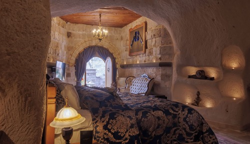 Senior Suite (Caves)