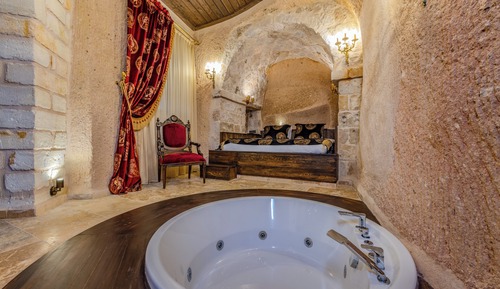 Queen Suite With Spa Bath