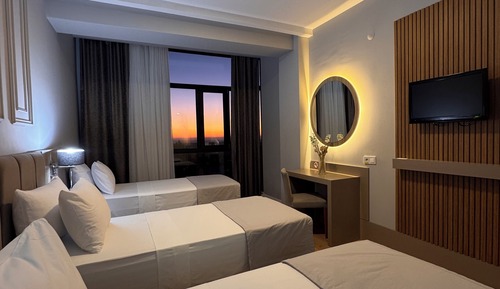 Deluxe Triple Room, 3 Twin Beds, Partial Sea View