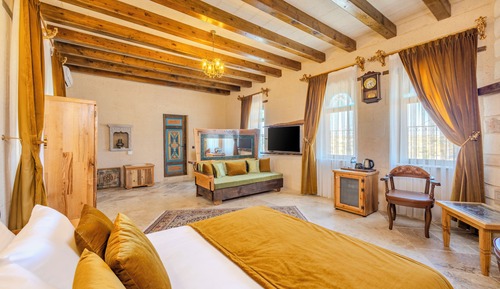 Deluxe Suite, 1 King Bed, Non Smoking, Fireplace