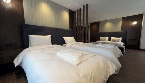 Deluxe Quadruple Room, City View