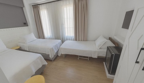 Standard Triple Room, Non Smoking, City View