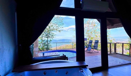 Bungalow, Lake View