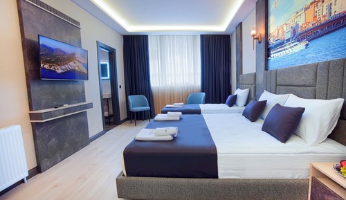 Comfort Triple Room, City View