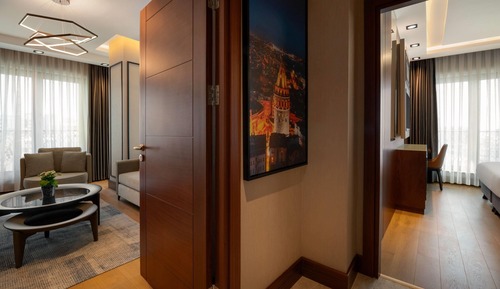 Deluxe Suite, 1 King Bed with Sofa bed (With Relaxing Room)