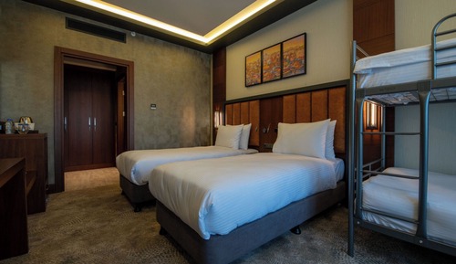 Family Room, Multiple Beds