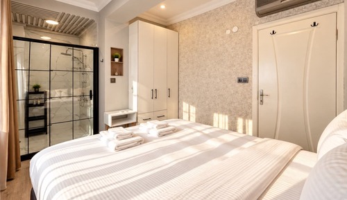 Deluxe Apartment, 1 Bedroom, 2 Bathrooms, Garden View