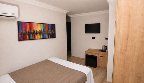 Single Room, Sea View