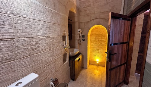 Deluxe Suite, Courtyard View