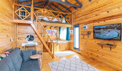 Jakuzili Üç Kisilik Bungalov
