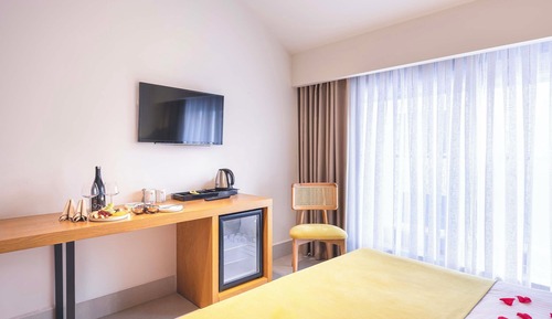 Premium Double Room, Partial Sea View
