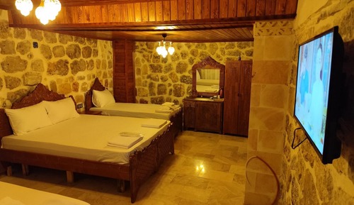 UZAKSEHIR ROOM