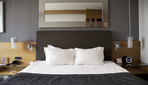Deluxe Room, 1 King Bed, City View
