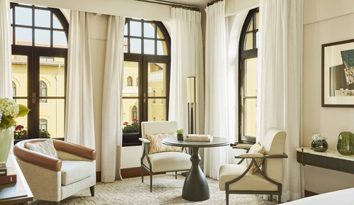 Room (Four Seasons)