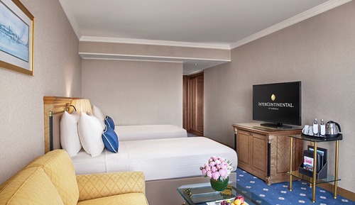 Classic Room, 2 Twin Beds, City View