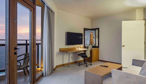 Deluxe Suite, 1 King Bed, Sea View