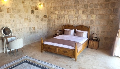 Double Room, 1 Queen Bed, Balcony, Valley View