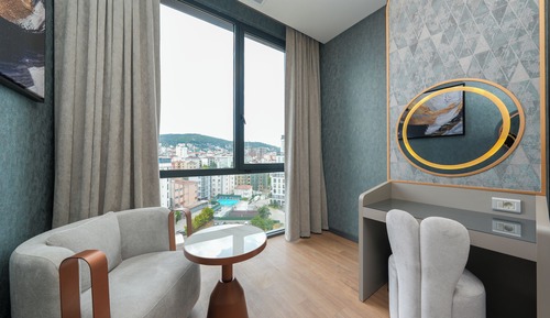 Comfort Room, City View
