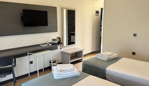 Basic Twin Room, Balcony, Garden View