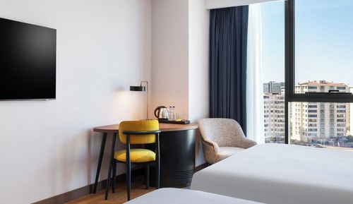 Classic Room, 2 Twin Beds, City View