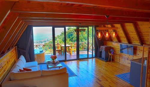 Jakuzili Bungalow