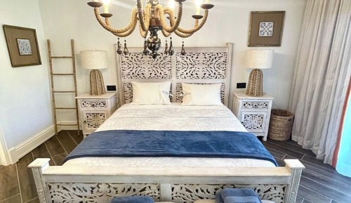 Akbay Home Bozcada Suit