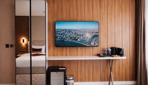 Deluxe Room, City View