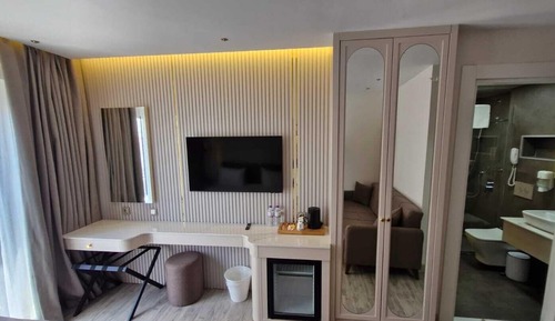 Superior Suite, City View