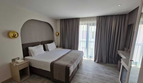 Deluxe Room, City View
