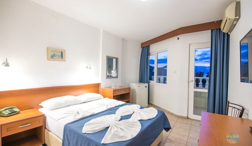 Family Room, Connecting Rooms