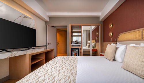 Main Building Suite Land View