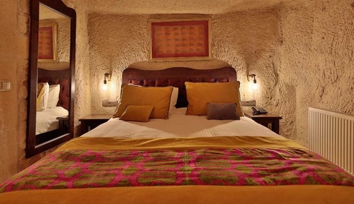 Standard Room, 1 Queen Bed, Courtyard Area