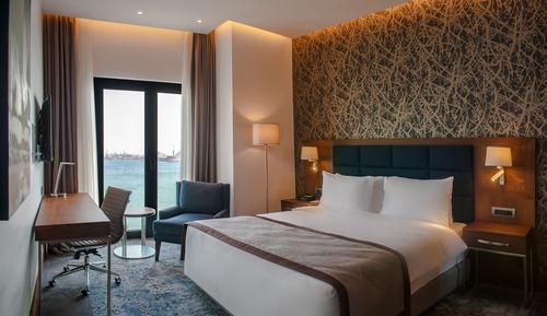 Standard Room, 1 Queen Bed, Sea View