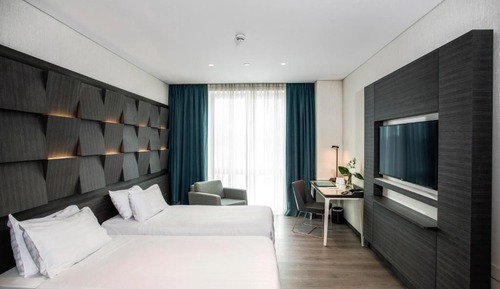 Corner Room, Twin Bed