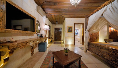 Honeymoon Suite