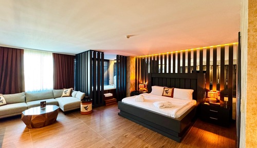 Deluxe Studio Suite