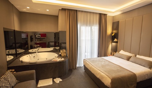 Junior Suite, Jetted Tub