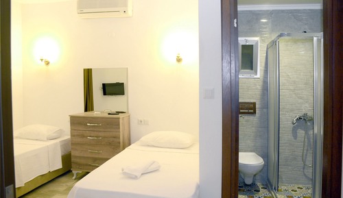 Triple Room, Multiple Beds