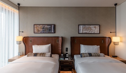 2 BEDROOM SUITE Bosphorus View 1 King and 2 Queen, Lounge Access