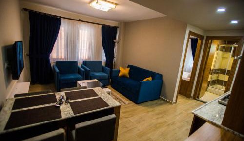 Suite with Balcony and Lake View