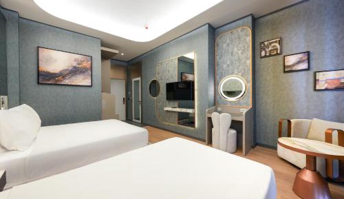 Twin Room with City View