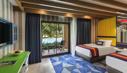 Legendary Suite Swim Up