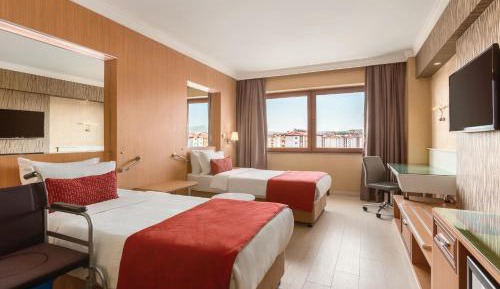 Standard Twin Room - Mobility Accessible