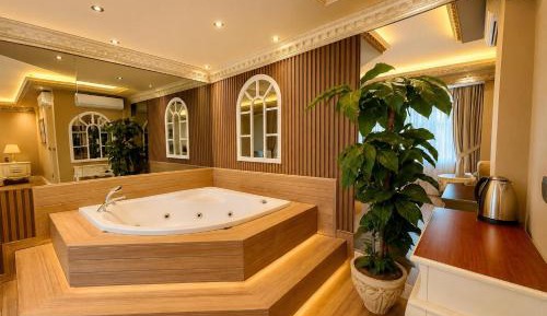 King Room with Spa Bath