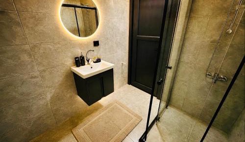 Queen Suite