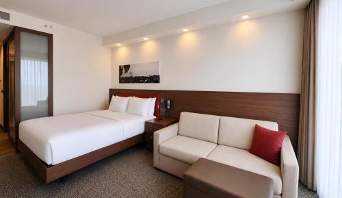 Queen Room with Sofa Bed - Smoking