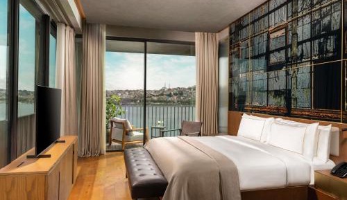 One-Bedroom Premium Terrace Suite with Sea View - Nickelodeon Play Access